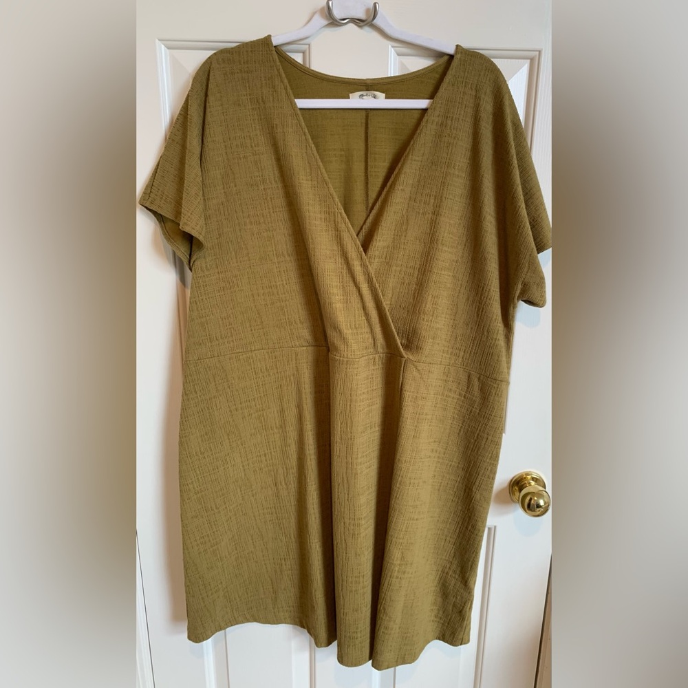 Madewell faux-wrap style dress. EUC.
Size tag missing. Color is “tundra” - Picture 2 of 5